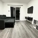 Modern 2-Bed House By City Centre & Knighthead Park W- Off Street Parking