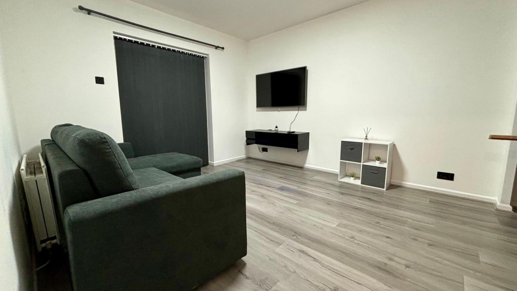 Modern 2-bed House By City Centre & Knighthead Park W- Off Street Parking Holiday home Birmingham