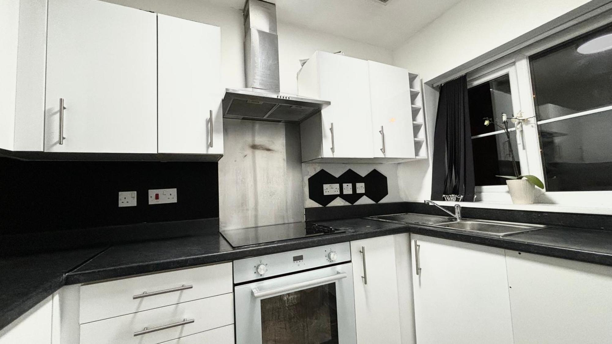 Modern 2-bed House By City Centre & Knighthead Park W- Off Street Parking Birmingham