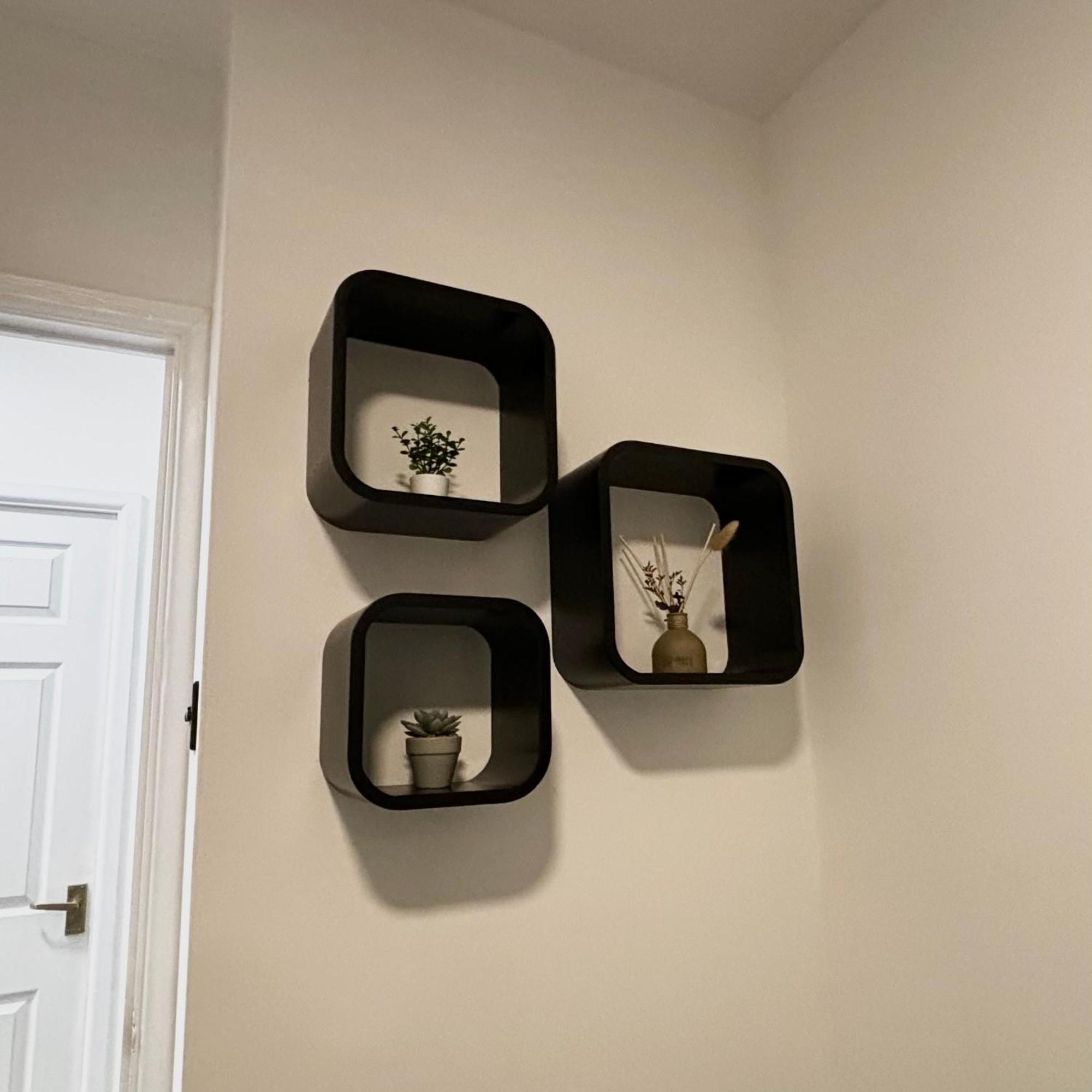 Modern 2-bed House By City Centre & Knighthead Park W- Off Street Parking Holiday home *